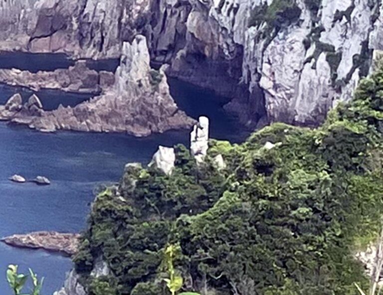 加唐島の絶景スポット「ろうぎ観音」